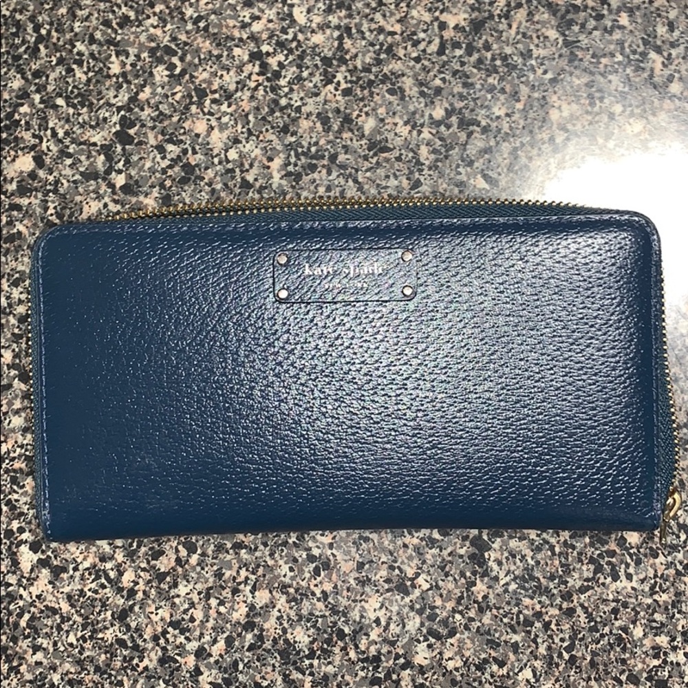 Kate Spade Wallet 💙 Navy with gold zippers! ✨